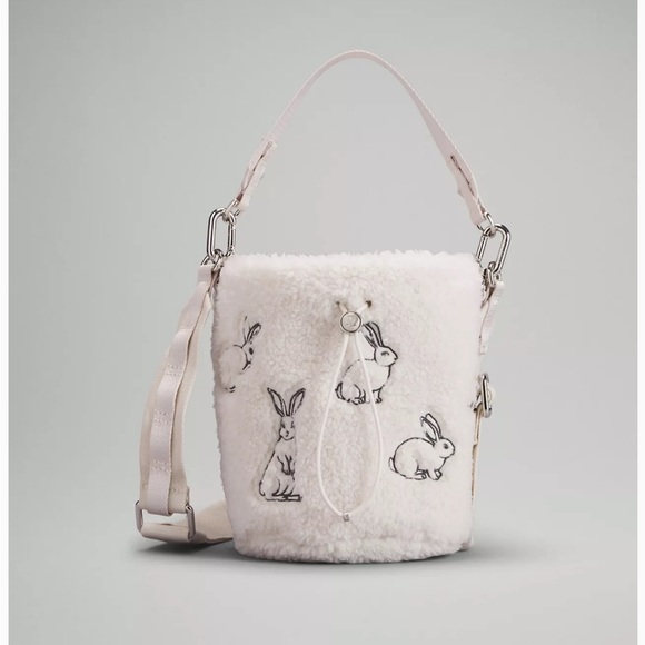 NWT Lululemon Lunar New Year Crossbody Bucket Bag Fleece 2.5L - Picture 1 of 4